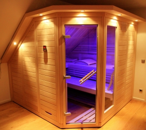Sauna Glas Design Dachschräge Farblicht